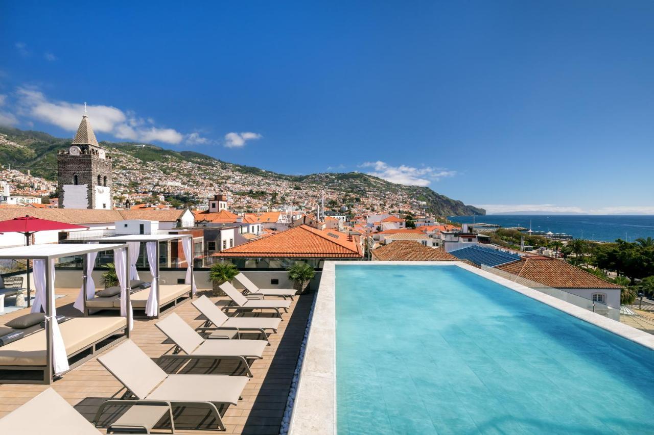 Barcelo Funchal Oldtown Ξενοδοχείο Εξωτερικό φωτογραφία The rooftop pool at the Hotel Porto Santo