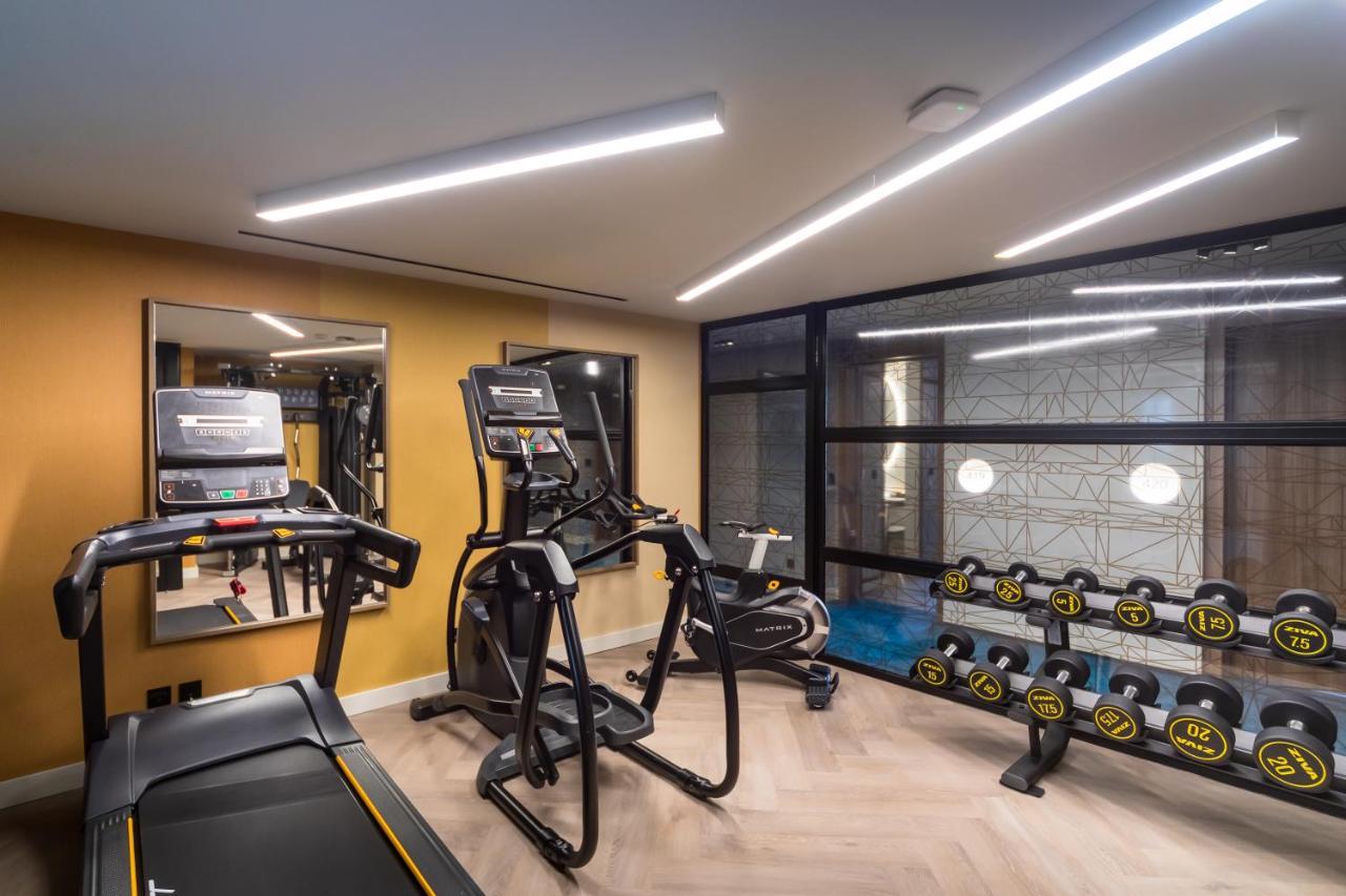 Barcelo Funchal Oldtown Ξενοδοχείο Εξωτερικό φωτογραφία The gym at the 2018 London Marathon Village