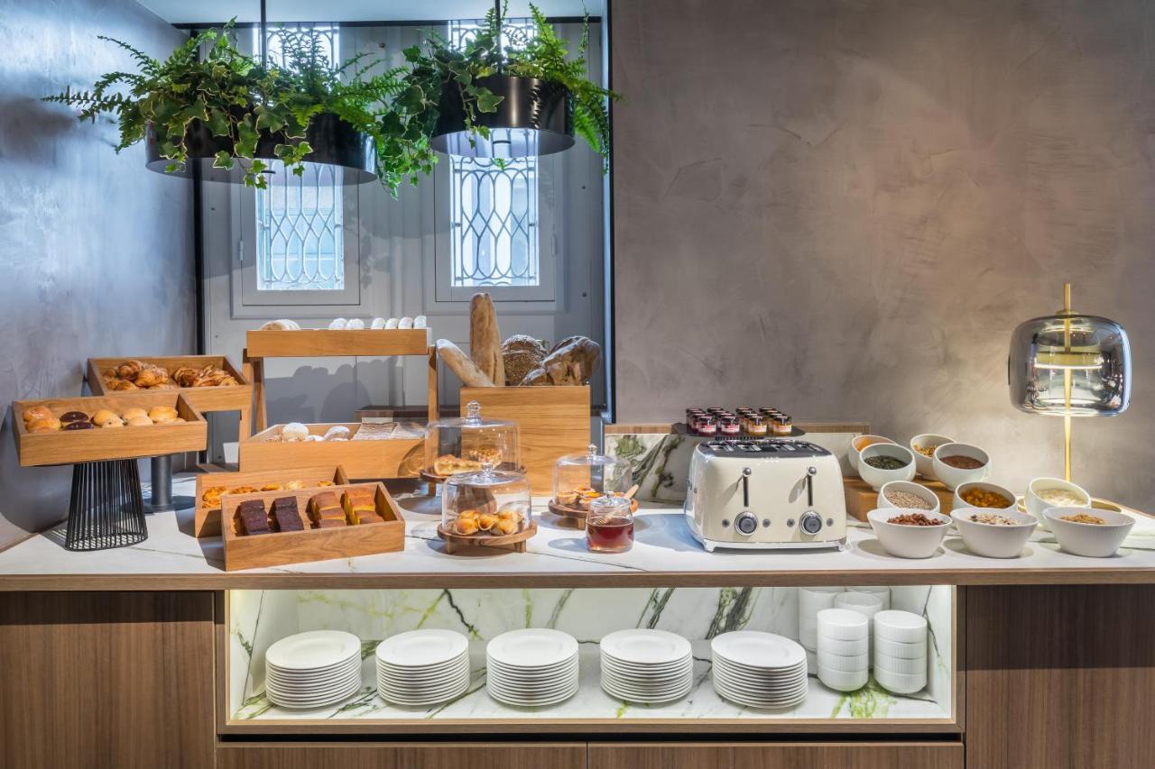 Barcelo Funchal Oldtown Ξενοδοχείο Εξωτερικό φωτογραφία The buffet at the lounge
