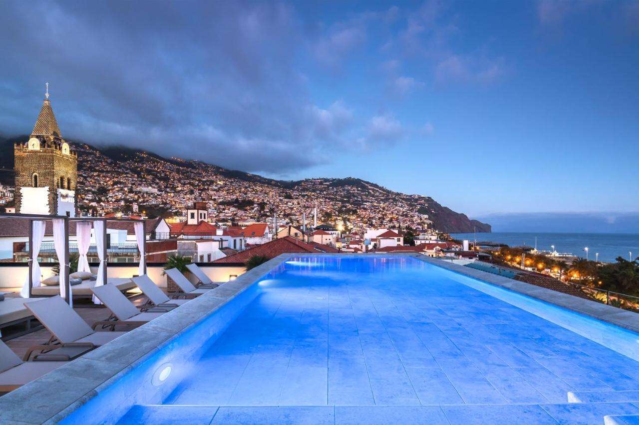 Barcelo Funchal Oldtown Ξενοδοχείο Εξωτερικό φωτογραφία The pool at the Belmond Madeira, overlooking Funchal